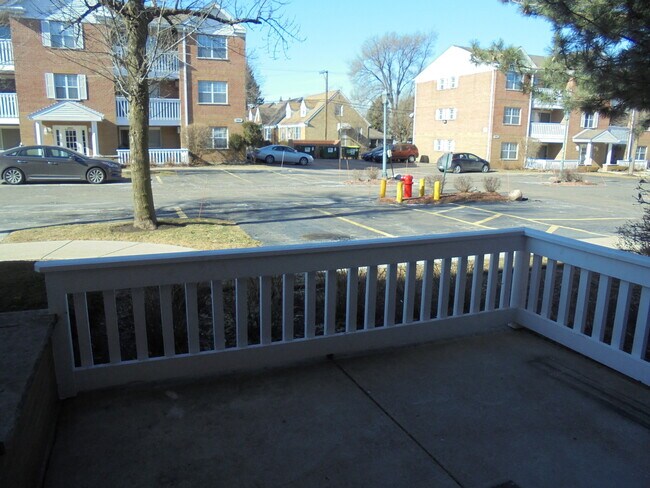 Building Photo - 6550 W Belmont Ave