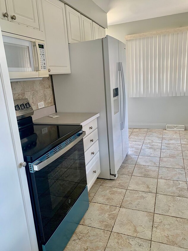 Foto principal - 8837 Oketo Ave