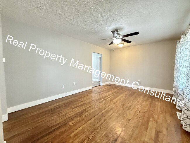 Building Photo - 406 9th St Terrace
