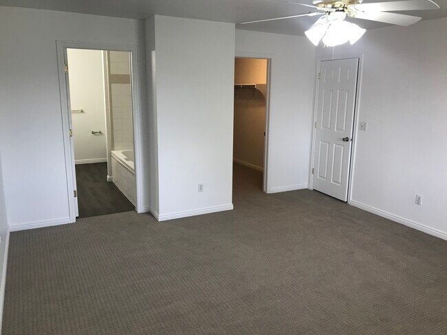 Building Photo - 9293 S Jefferson Ln