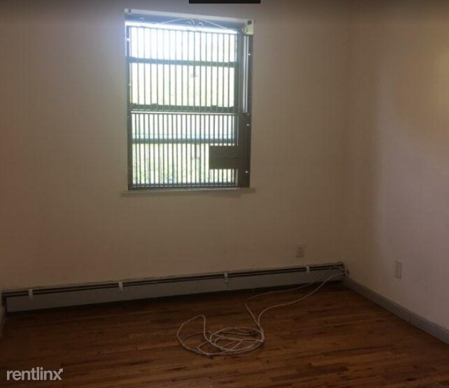 Foto del edificio - 3 br, 1 bath Duplex - 10945 215th St