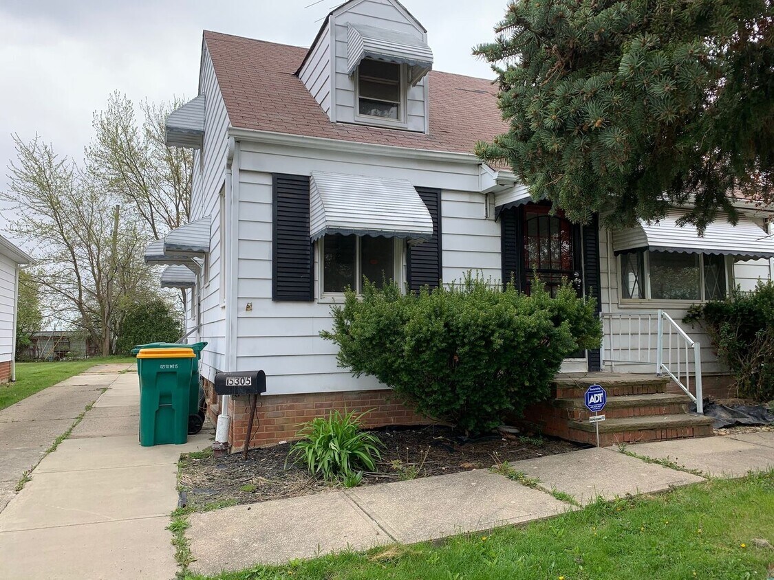 Primary Photo - 3 Bedroom 1 Bath Single Family Home