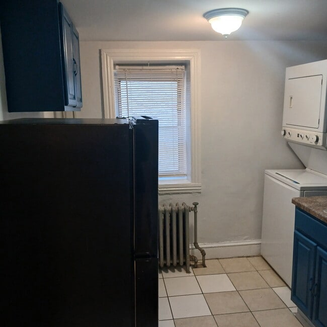 Building Photo - 409 DuPont St