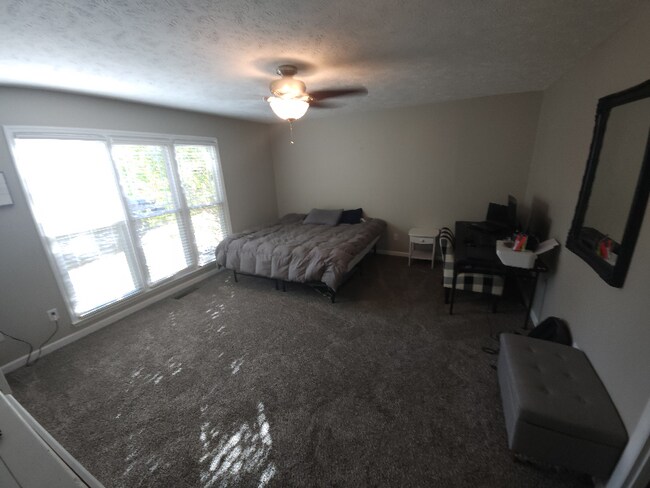 Foto del edificio - 207 Pinewood Ave
