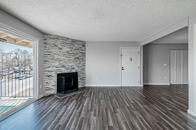 Foto del edificio - 2BD, 1BA Remodeled Westminster Condo. One Parking Spot. Washer/ Dryer Included.