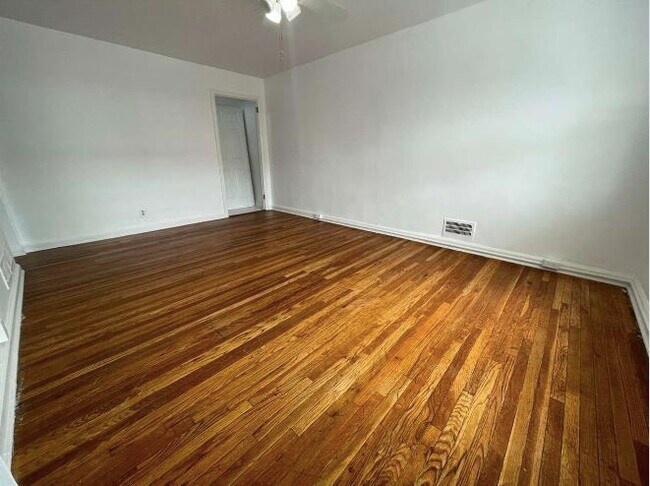 Foto del edificio - 156 Hillcrest Pl