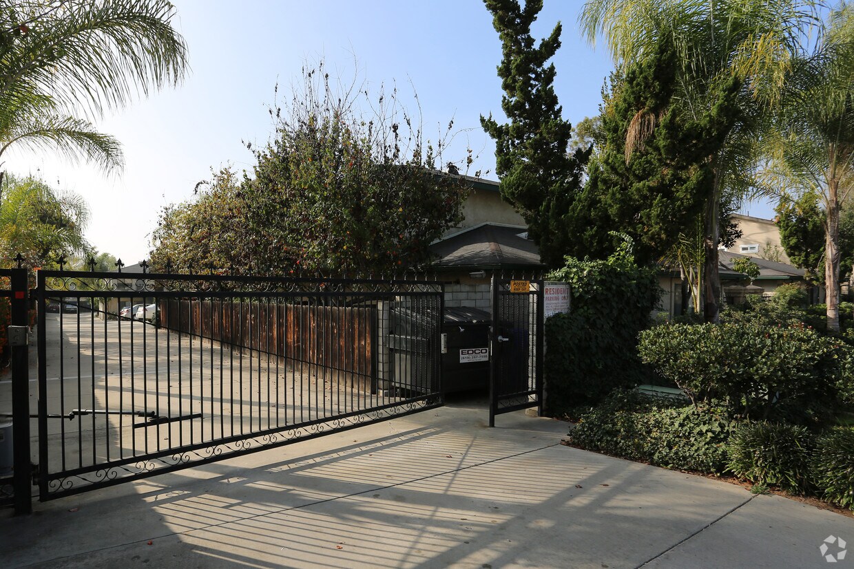 Building Photo - Persimmon Villas Senior Apartments