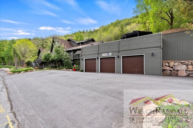 Foto del edificio - Stunning Emigration Canyon Home - Spacious...