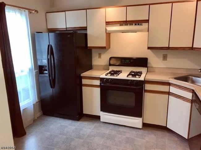 Foto del edificio - 204 Red Crest Ln