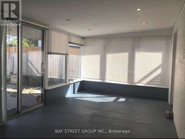 Building Photo - 641 Eaglemount Crescent