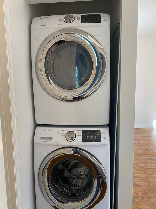 Washer and dryig - 1424 Lischey Ave