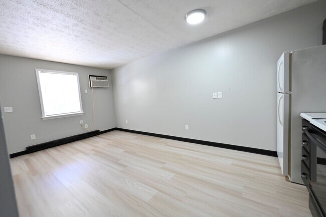 Building Photo - 26 Sunnyslope Dr