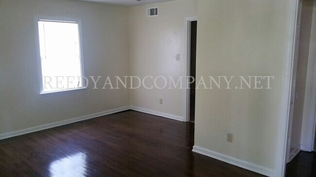Foto del edificio - 3862 Windcrest Rd
