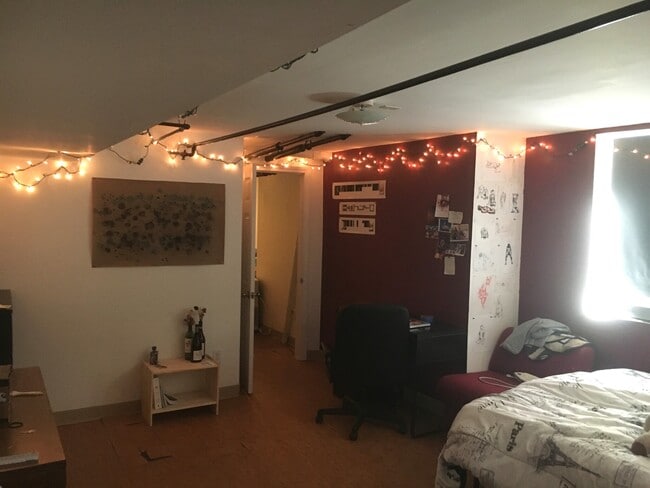 Building Photo - 21 Putnam Ave