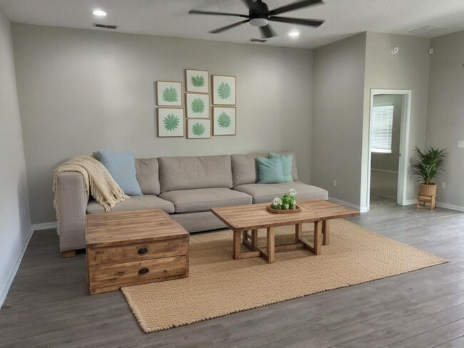 Building Photo - Great home in a gated community