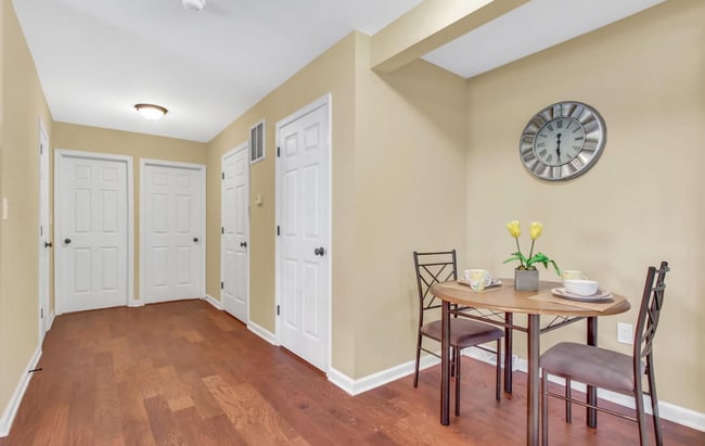 Building Photo - Bright 2 Bedroom, 1 Bath Ranch Style Home in Harrisburg, Pa!