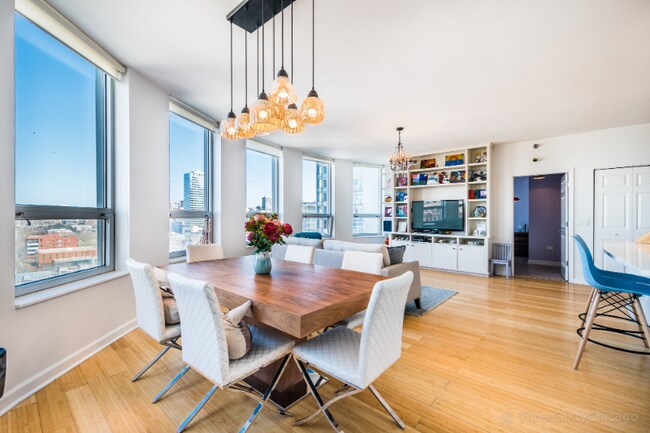 Foto del edificio - 421 W Huron St