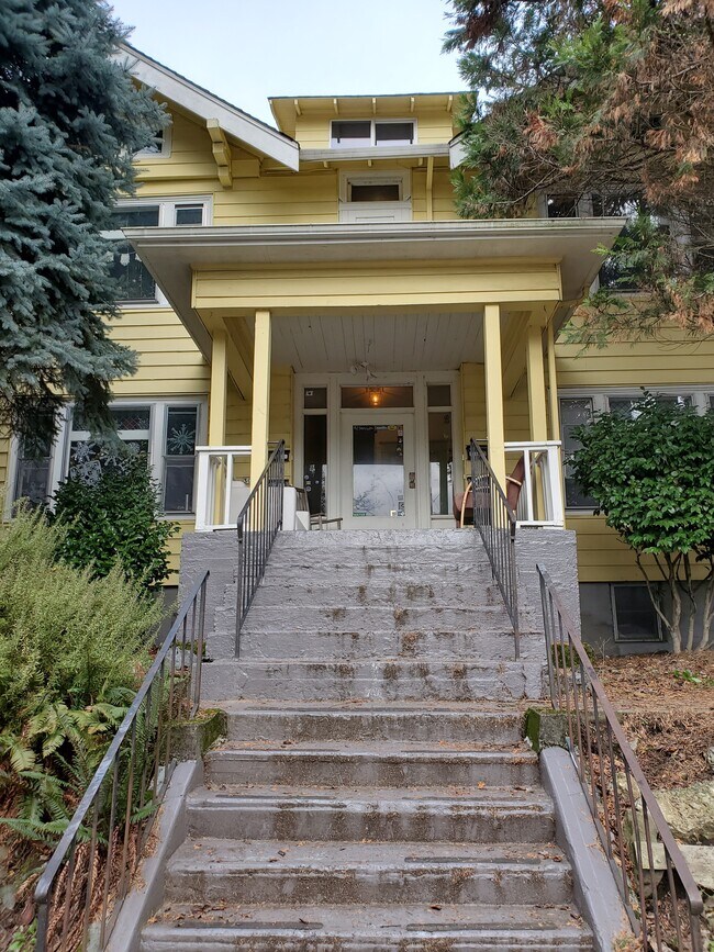 Building Photo - 301 NE Monroe St