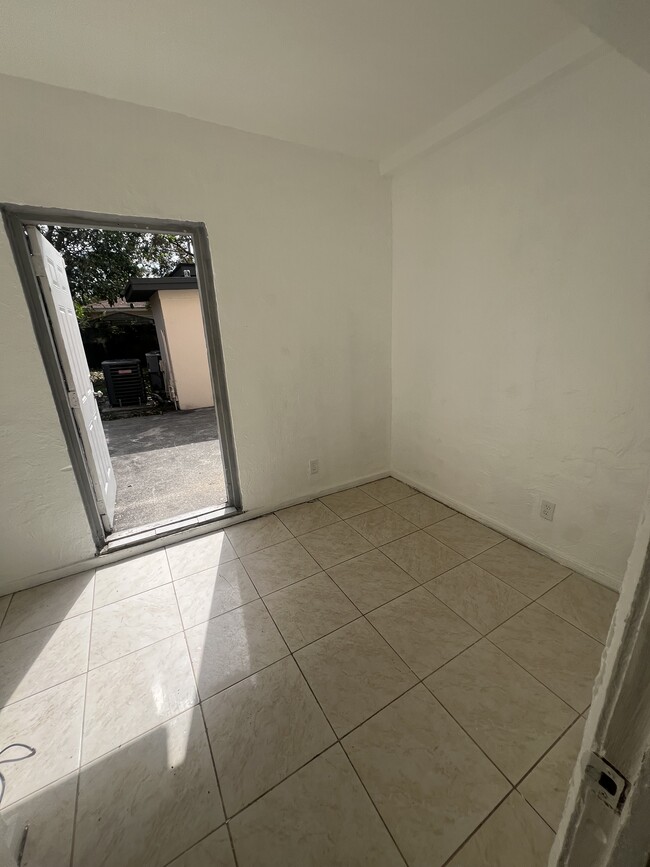 Foto del edificio - 1104 W 22nd St