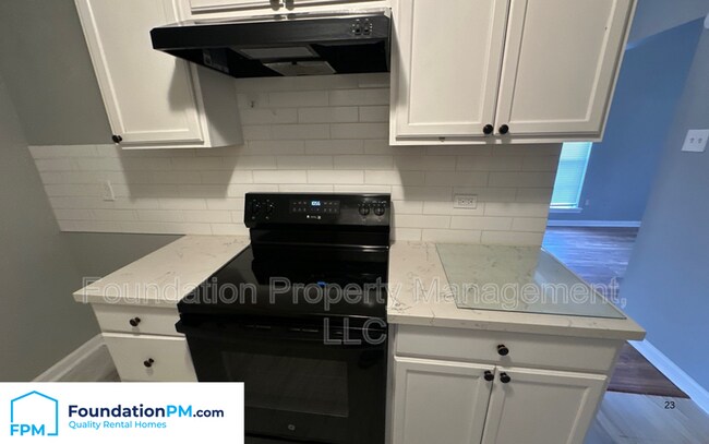 Foto del edificio - 687 Creekstone Cir