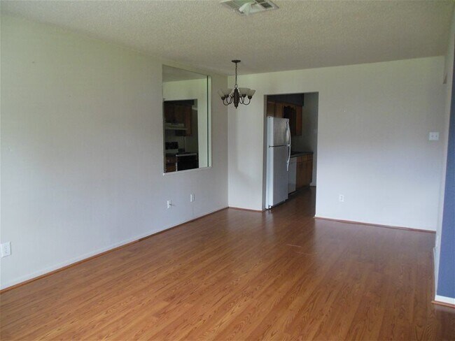 Foto del edificio - 2/1 Duplex in Beaumont