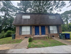 Building Photo - 713 Woodvale Ave