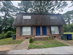 Building Photo - 713 Woodvale Ave