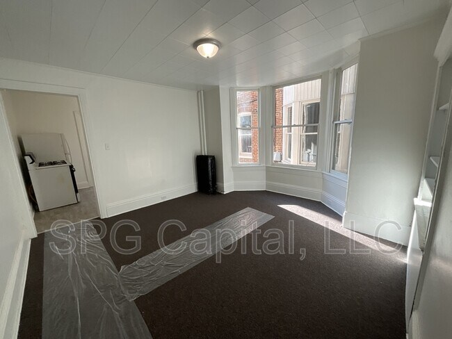 Foto del edificio - 1042 W Market St