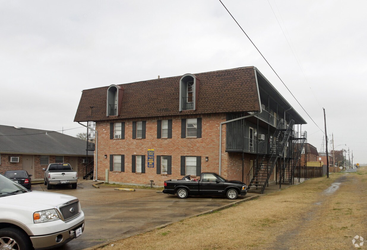 Primary Photo - 101 Rosebud St