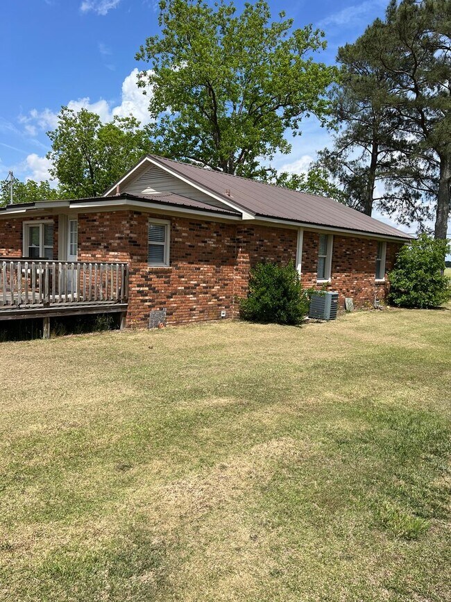 Foto del edificio - ADORABLE 2 BR | 2 BA Brick Ranch in LaGran...