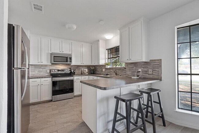 Building Photo - 3110 Cascade Ln