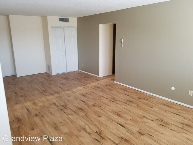 Building Photo - 1315 7th St S