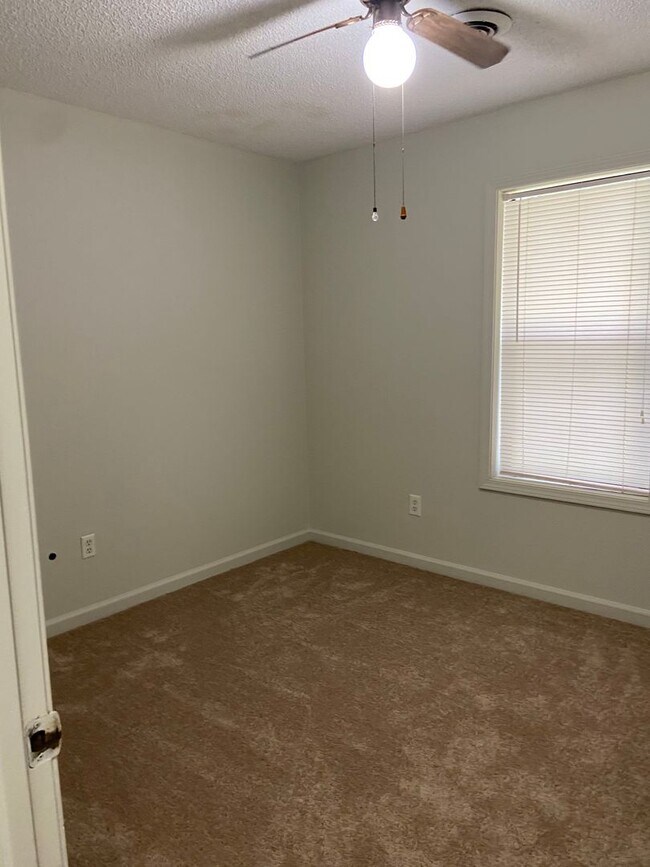 Building Photo - 728 Pisgah Rd