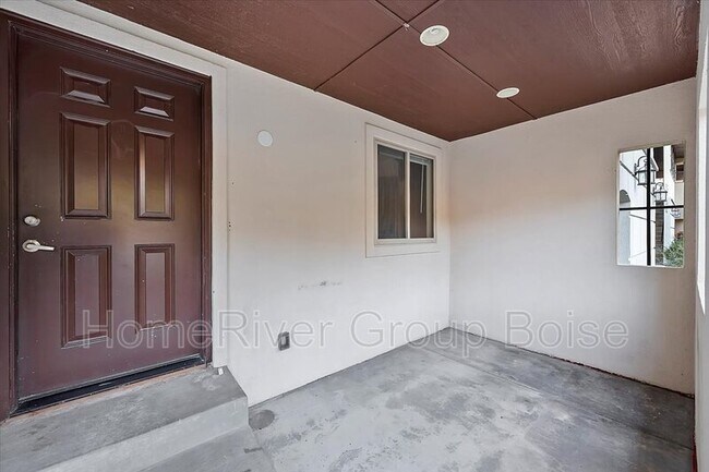 Building Photo - 2111 Brittany Ln