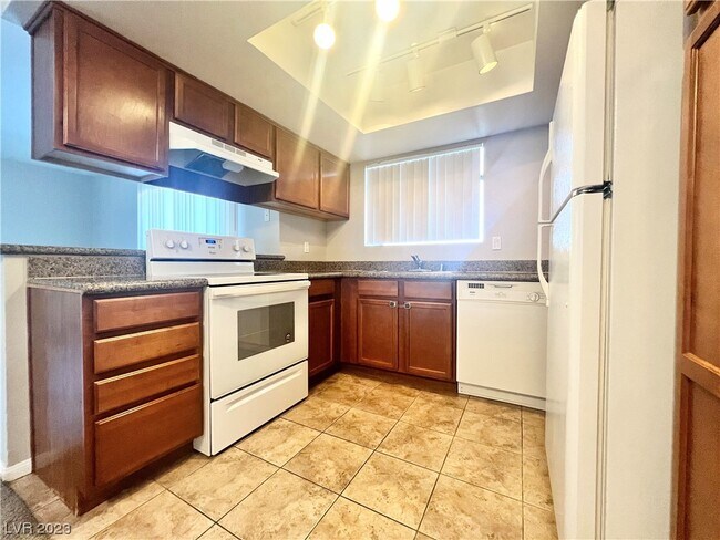 Foto del edificio - 7300 W Pirates Cove Rd