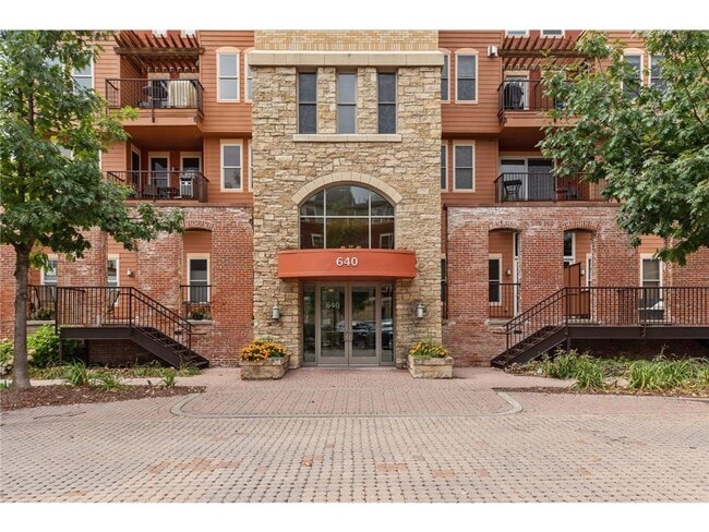 Foto del edificio - 640 Main St N