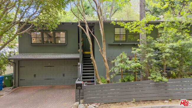Foto del edificio - 3337 Ledgewood Dr