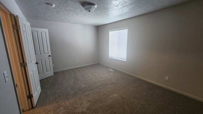 Building Photo - 452 Pheasant Ridge Dr