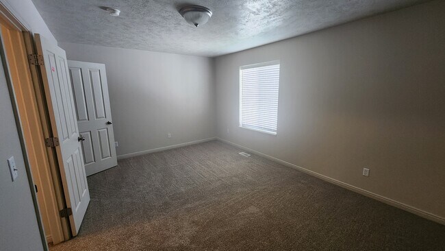 Foto del edificio - 452 Pheasant Ridge Dr
