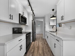 Building Photo - 11706 NE 98th St