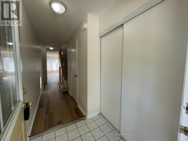 Building Photo - 9 Fairglen Ave
