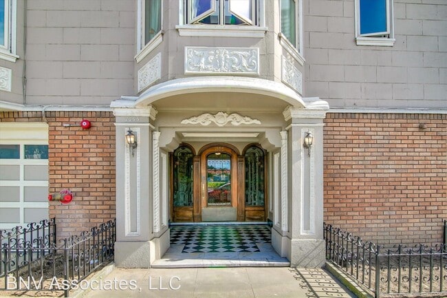 Building Photo - 1355 Bay St