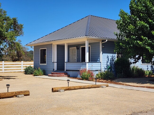 Building Photo - 5145 Ranchita Canyon Rd
