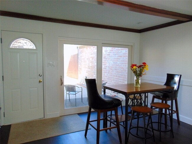 Foto del edificio - 2805 Cambridge Ln