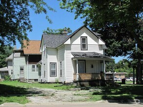 Building Photo - 1104 W 5th St