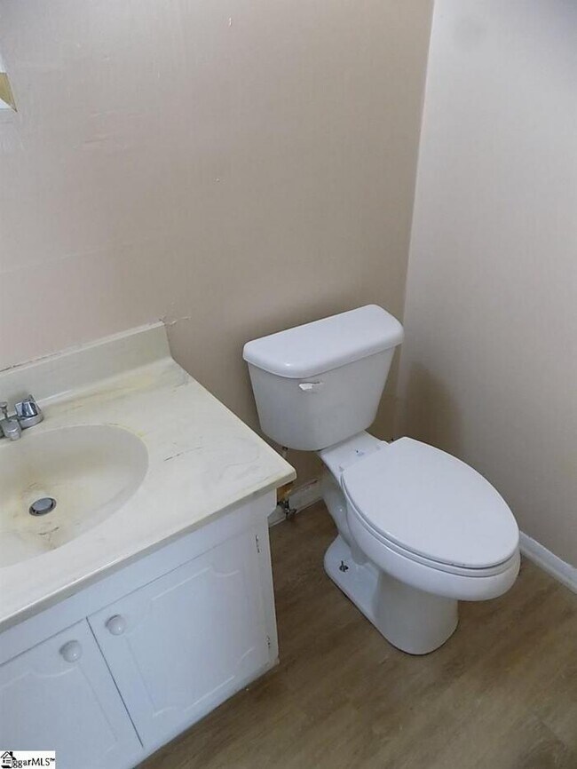 Building Photo - 3 bedroom in Greenville SC 29611