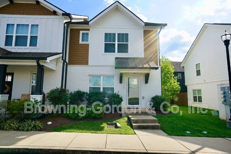 Foto principal - 110 W Mill Dr