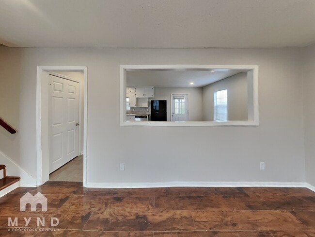 Building Photo - 611 Darlene Dr