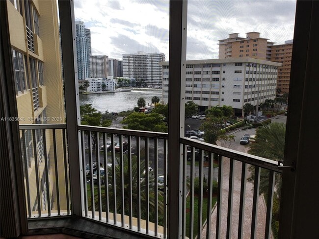 Building Photo - 100 Golden Isles Dr