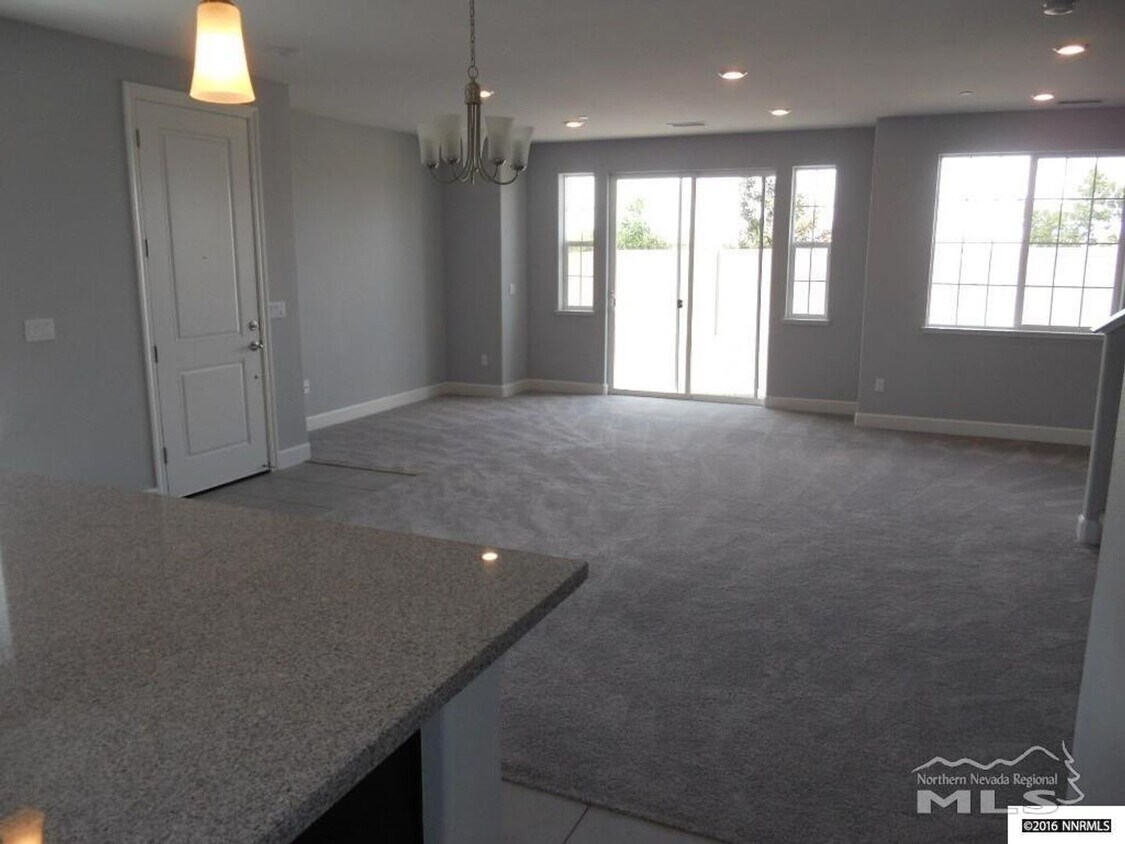 Foto del edificio - Open Spacious South Reno